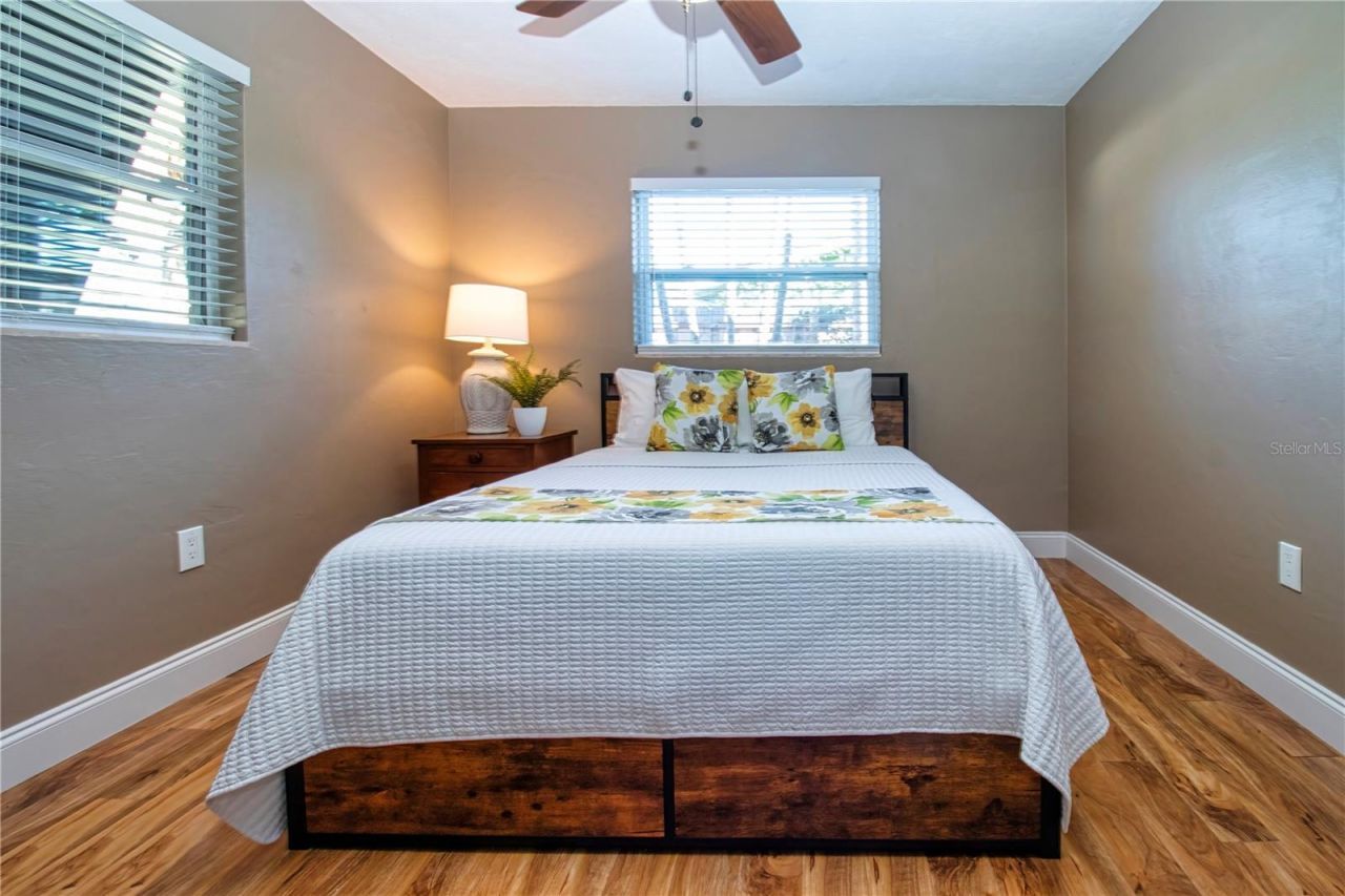 5745 Savannah Drive, Sarasota, FL 34231 Photo