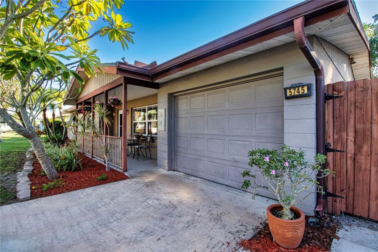 5745 Savannah Drive, Sarasota, FL 34231 Photo