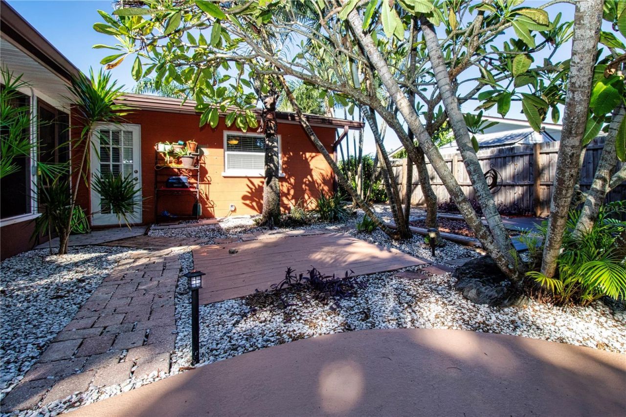 5745 Savannah Drive, Sarasota, FL 34231 Photo