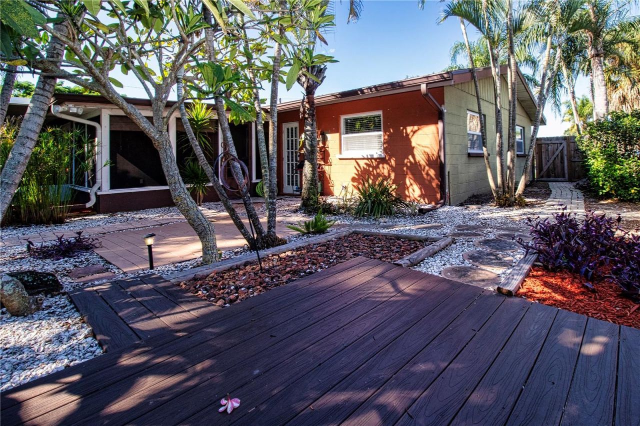 5745 Savannah Drive, Sarasota, FL 34231 Photo