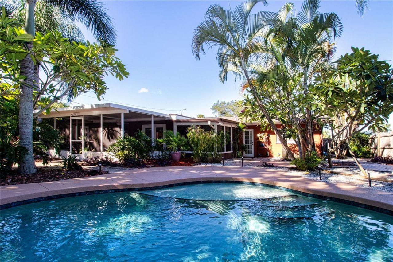 5745 Savannah Drive, Sarasota, FL 34231 Photo