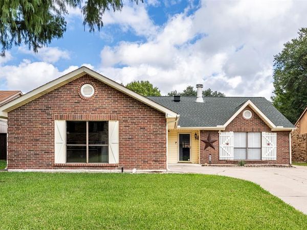 826 Camino Court, Grand Prairie, TX 75052