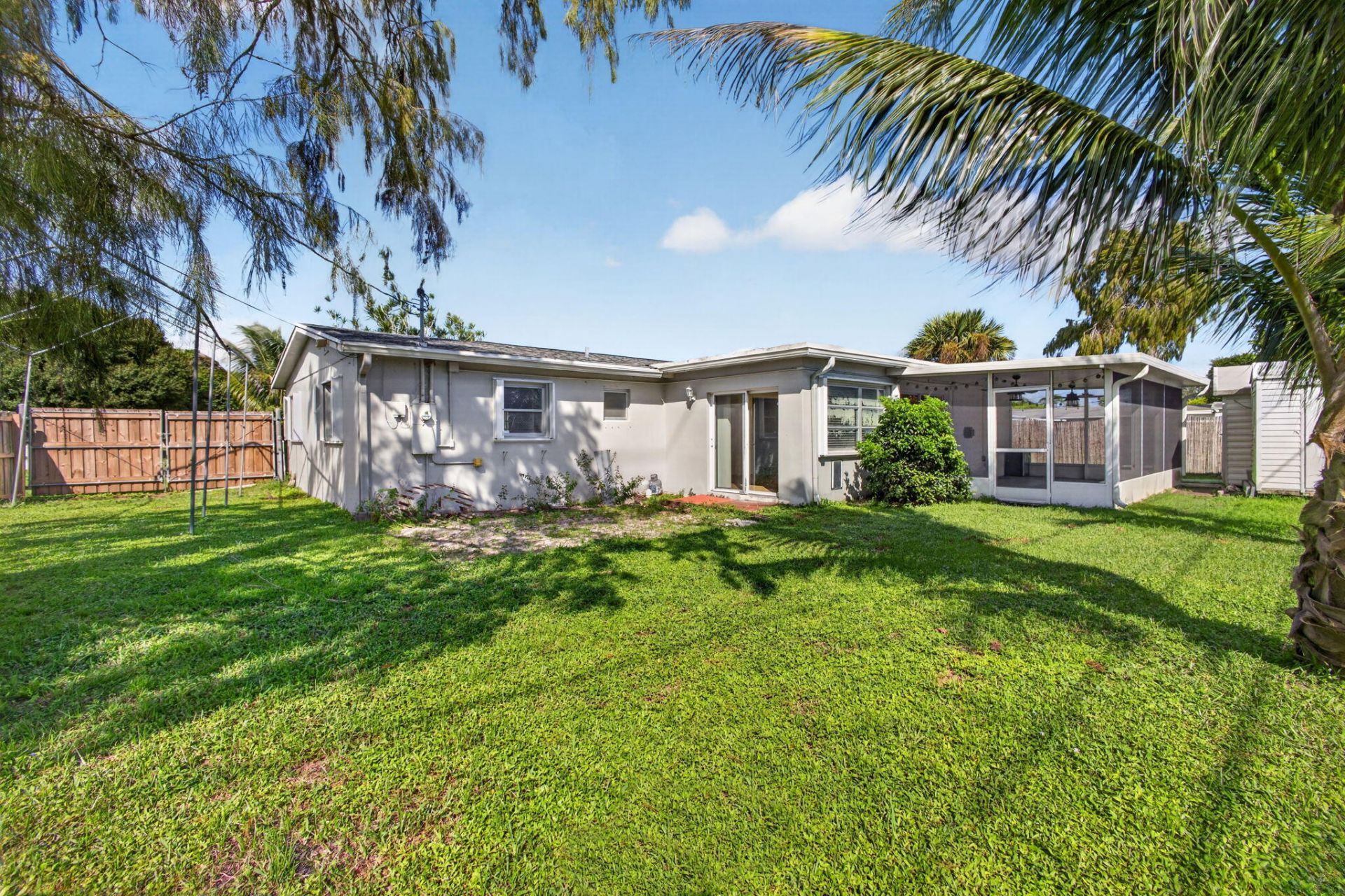 446 E Shadyside Circle, West Palm Beach, FL 33415 Photo