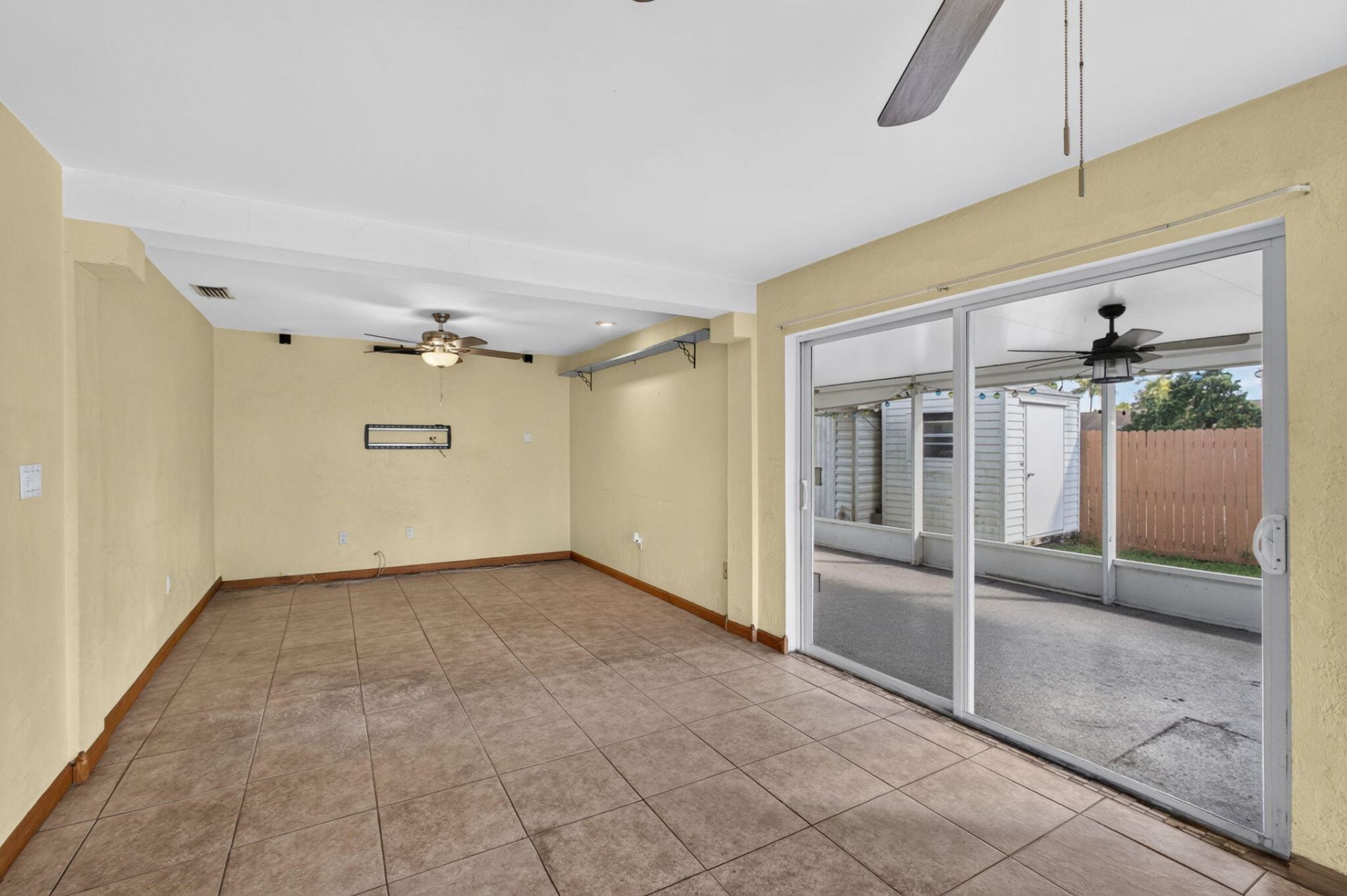 446 E Shadyside Circle, West Palm Beach, FL 33415 Photo