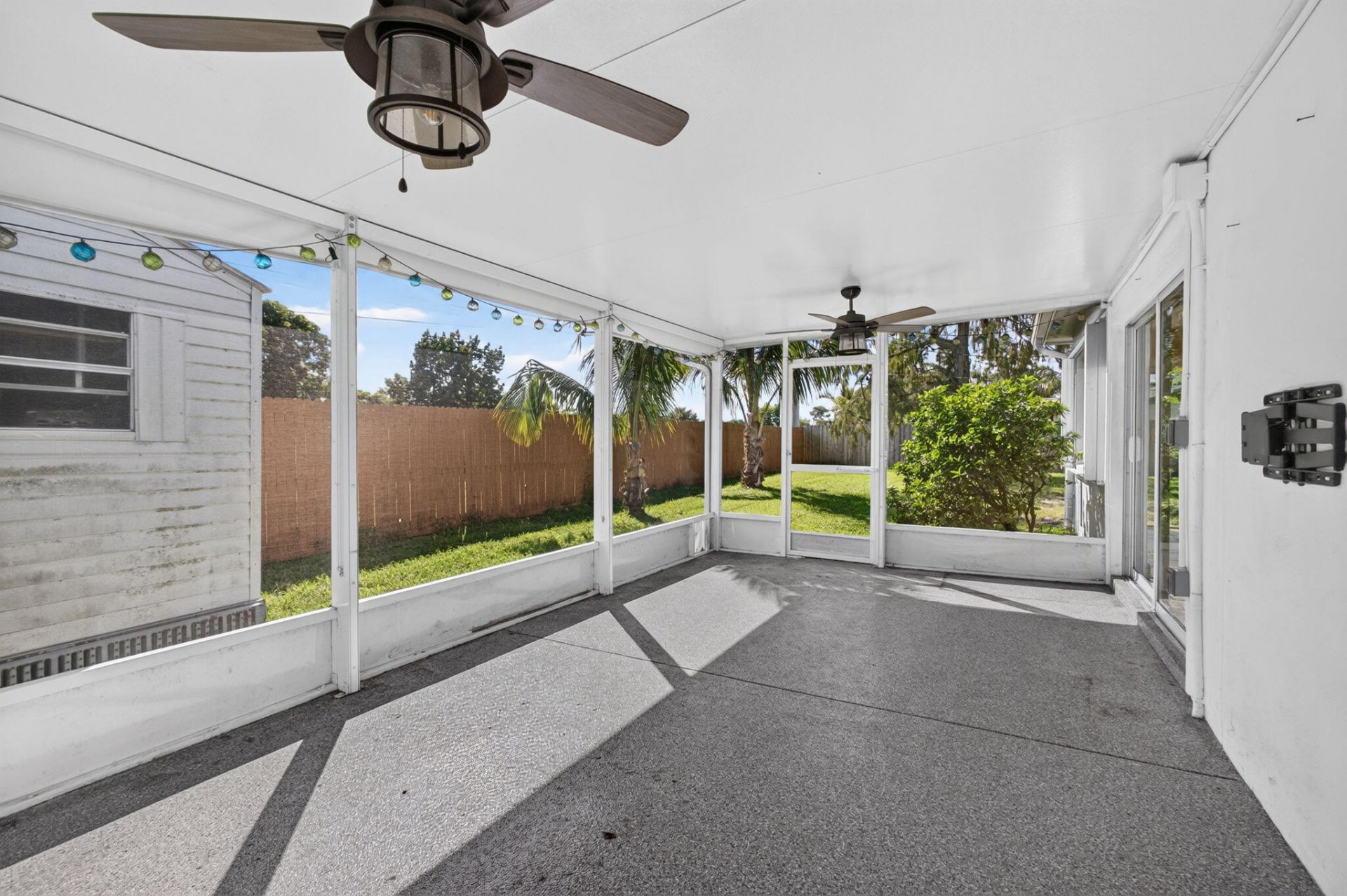 446 E Shadyside Circle, West Palm Beach, FL 33415 Photo