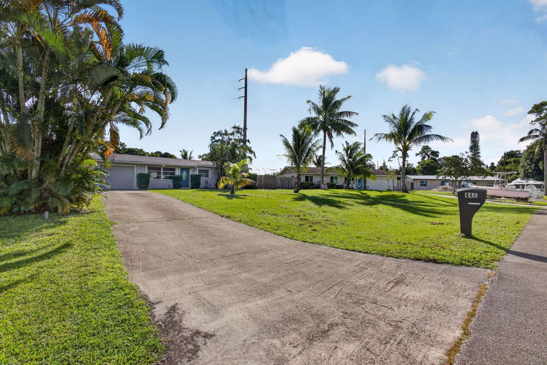 446 E Shadyside Circle, West Palm Beach, FL 33415 Photo