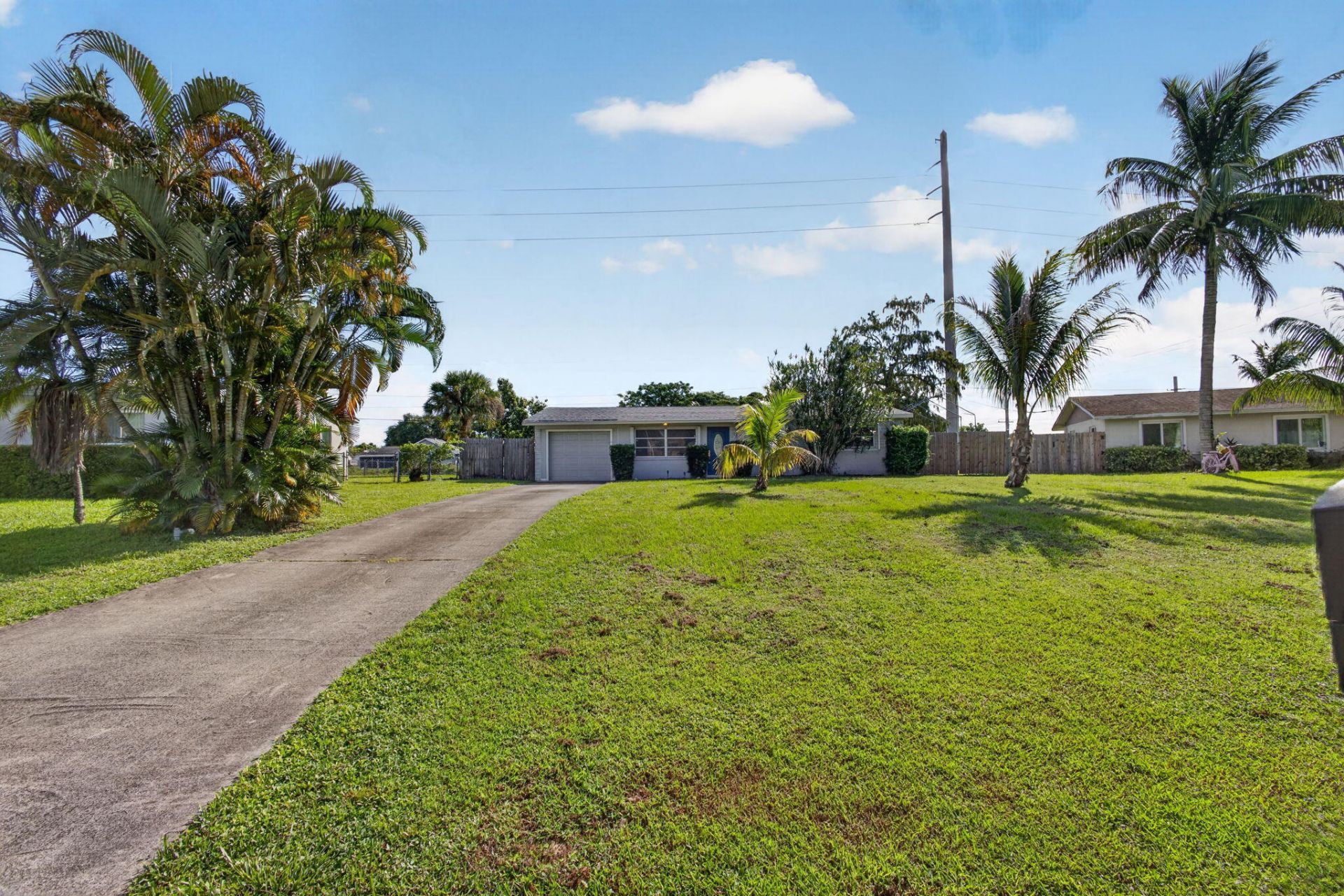 446 E Shadyside Circle, West Palm Beach, FL 33415 Photo