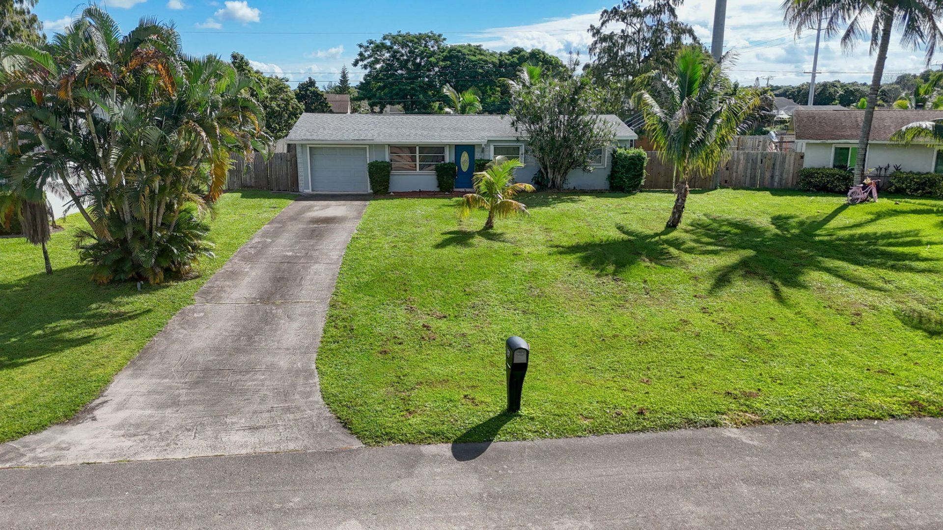 446 E Shadyside Circle, West Palm Beach, FL 33415 Photo
