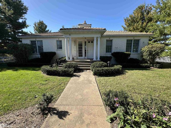 1946 Mansion Drive, Fairfield, IA 52556