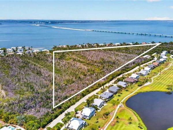 Bay DR, SANIBEL, FL 33957