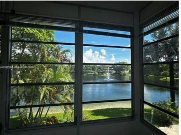 5003 NW 35th St, Unit 506, Lauderdale Lakes, FL 33319