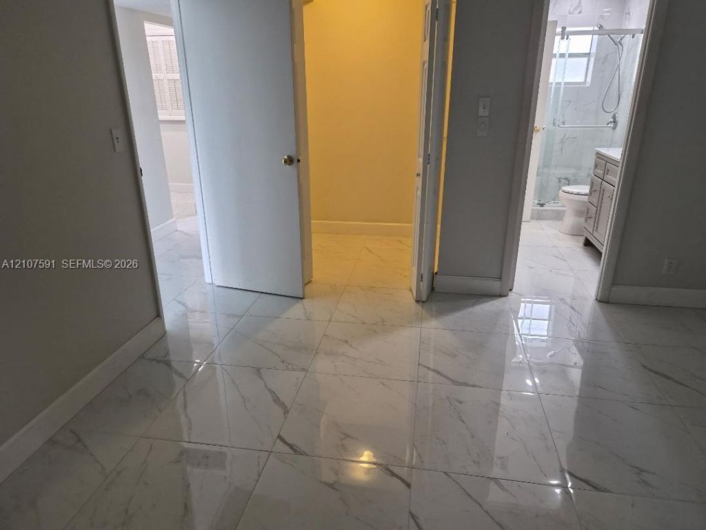 5003 NW 35th St, Unit 506, Lauderdale Lakes, FL 33319 Photo