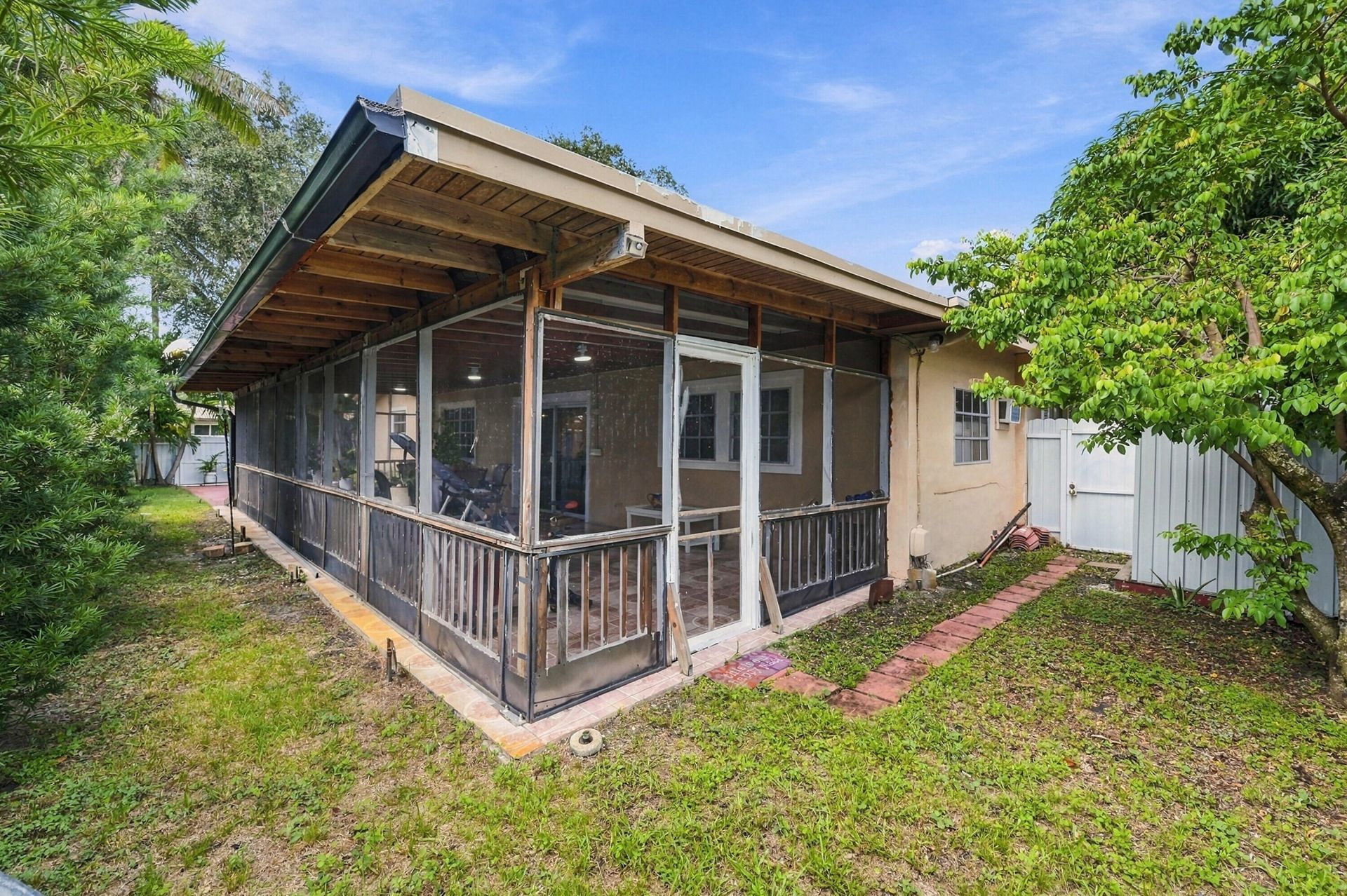 8670 NW 19th Street, Pembroke Pines, FL 33024 Photo