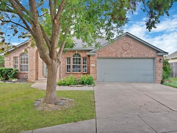 5776 Falcon Ridge Court, Haltom City, TX 76137
