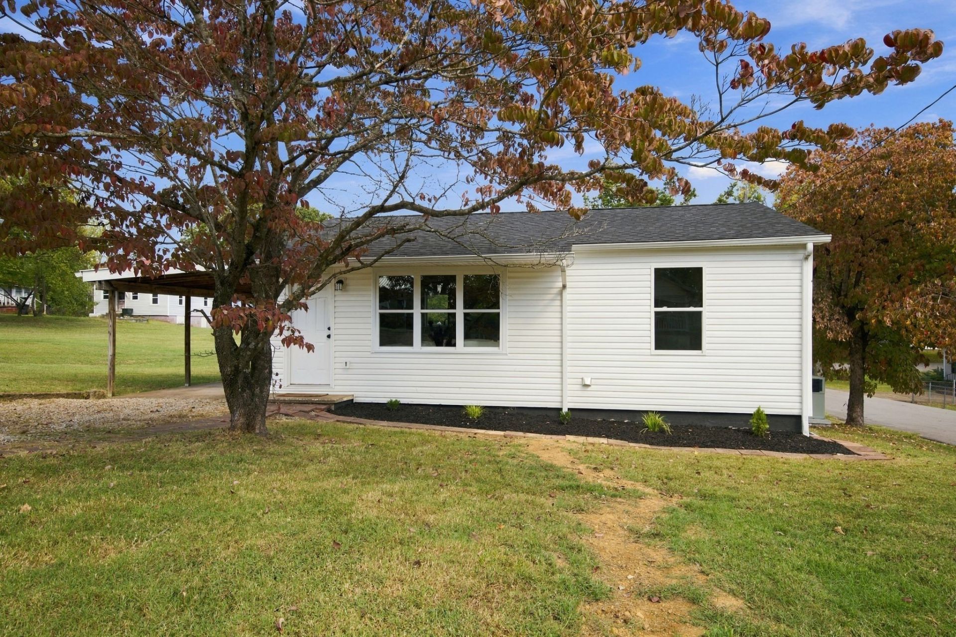 107 E Hunt St, Dickson, TN 37055 Main Photo