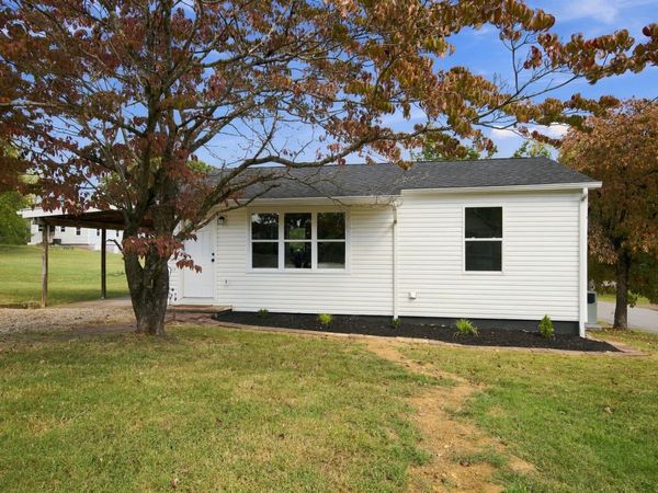 107 E Hunt St, Dickson, TN 37055