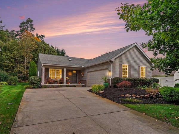 2727 Signature Circle , Hamburg Township, Mi 48169