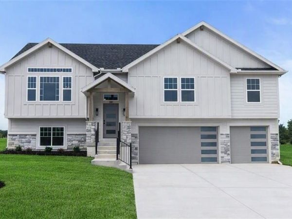 1103 N Eli Lane, Warrensburg, MO 64093