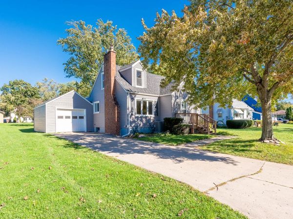305 W Metzen Street, Harvard, IL 60033
