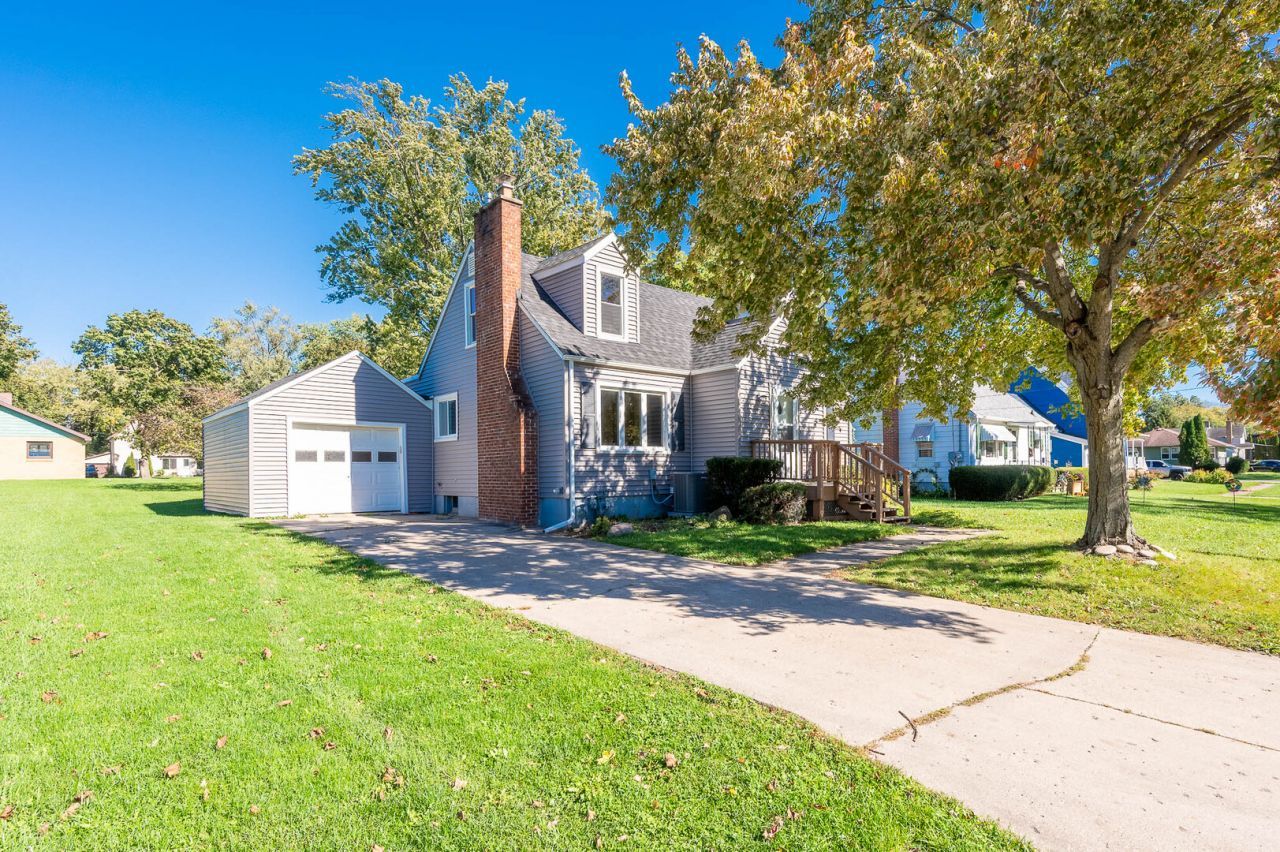 305 W Metzen Street, Harvard, IL 60033 Main Photo