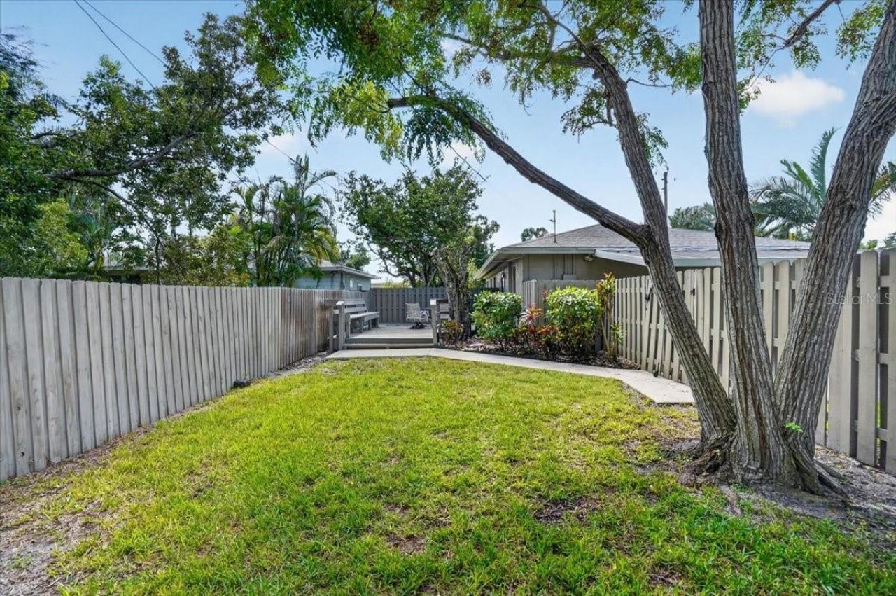2755 S East Avenue , Sarasota, FL 34239 Photo