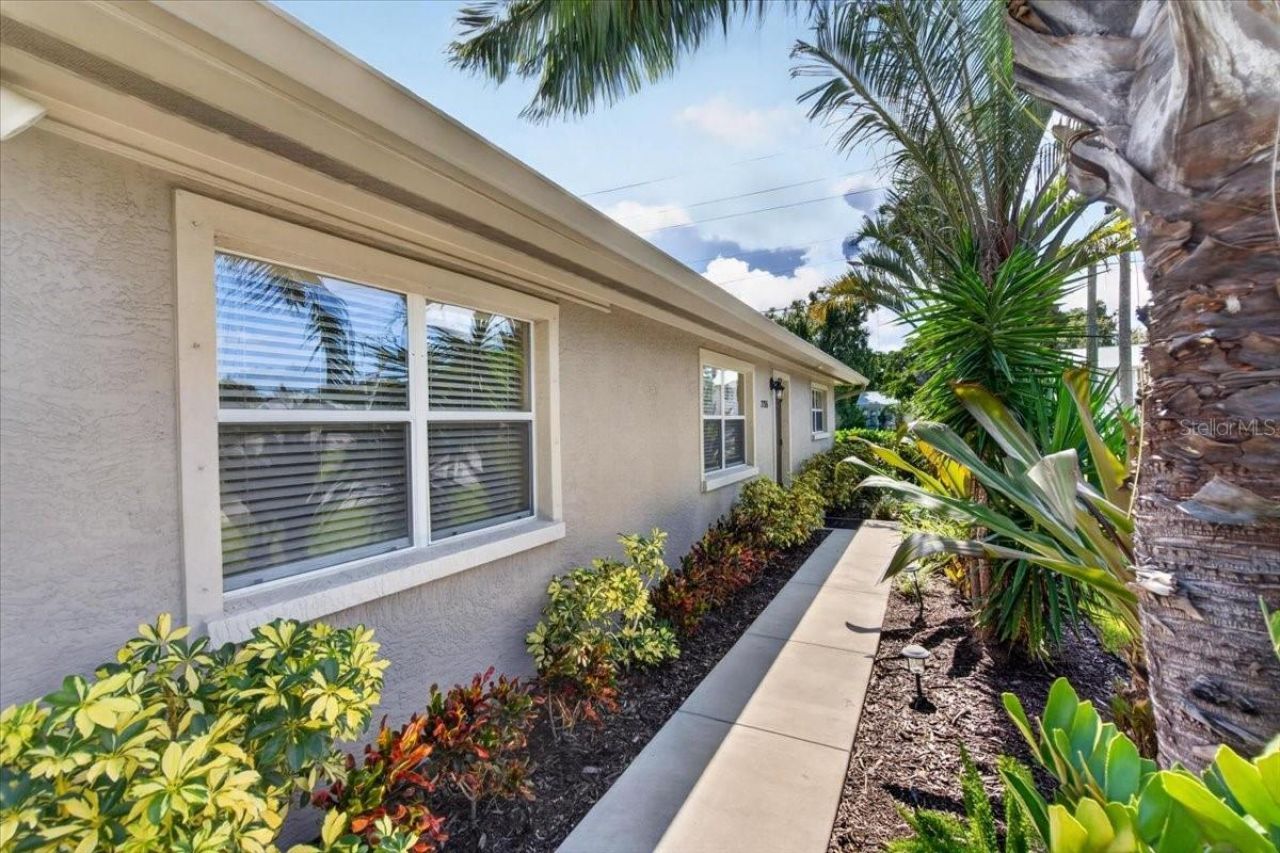2755 S East Avenue , Sarasota, FL 34239 Photo