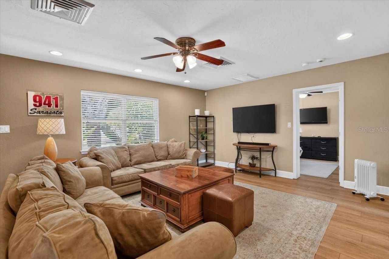 2755 S East Avenue , Sarasota, FL 34239 Photo