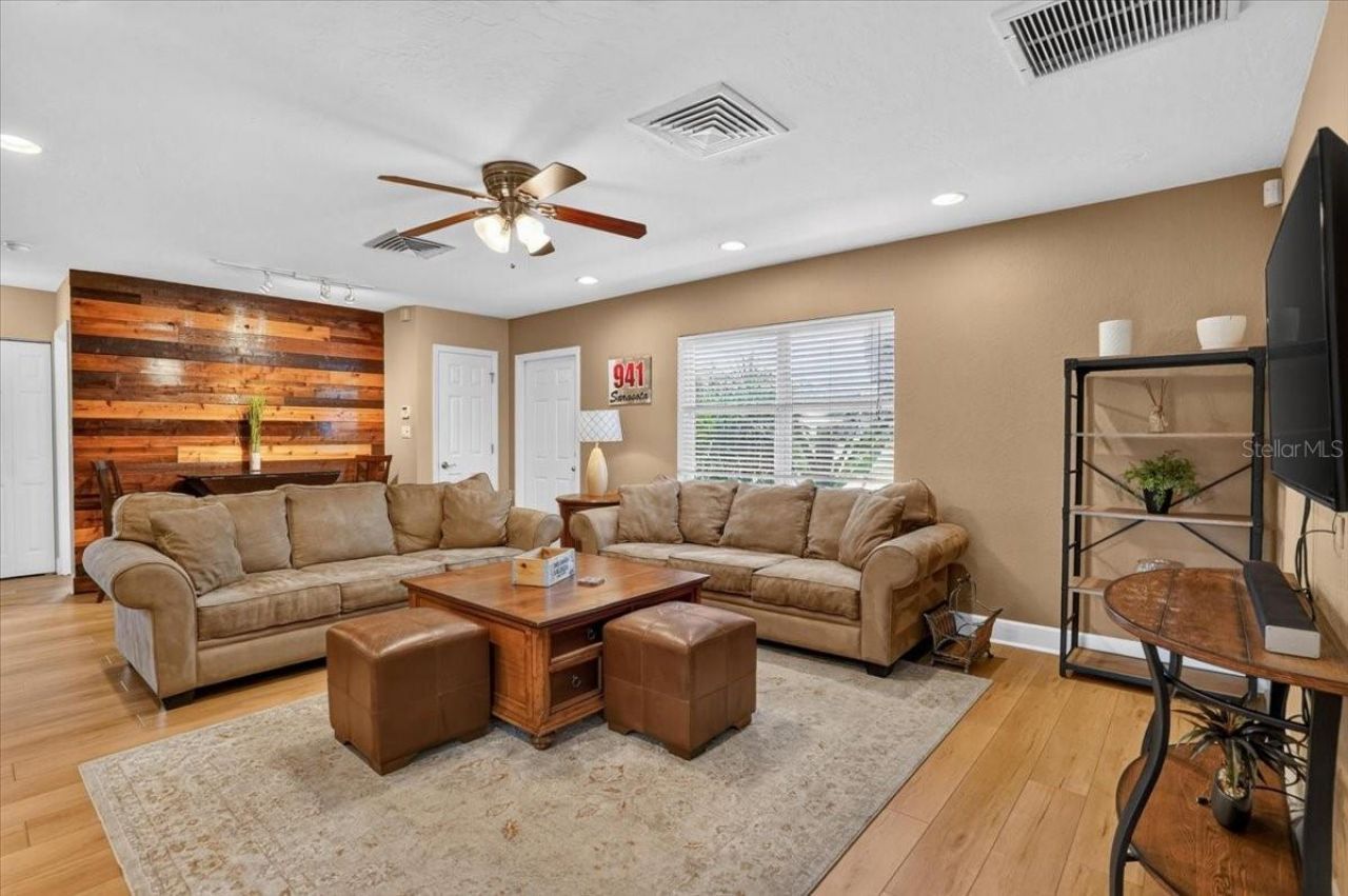 2755 S East Avenue , Sarasota, FL 34239 Photo