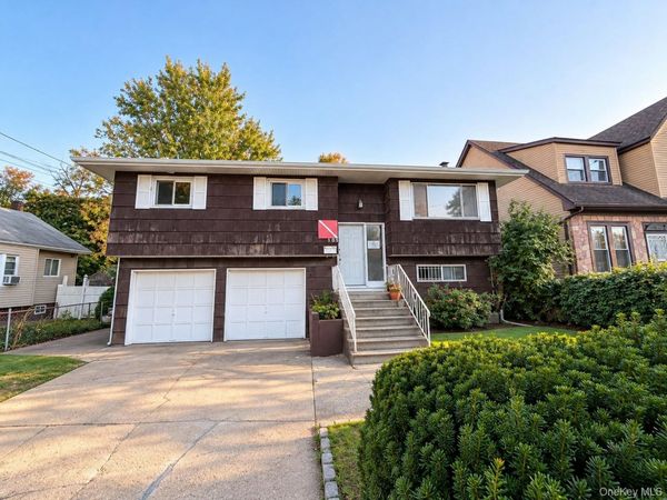 105 Debevoise Avenue , Roosevelt, NY 11575