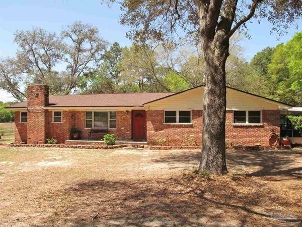 6401 Kembro Rd, Milton, FL 32570