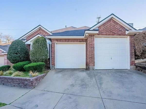 1224 Falcon Trail, Bedford, TX 76021