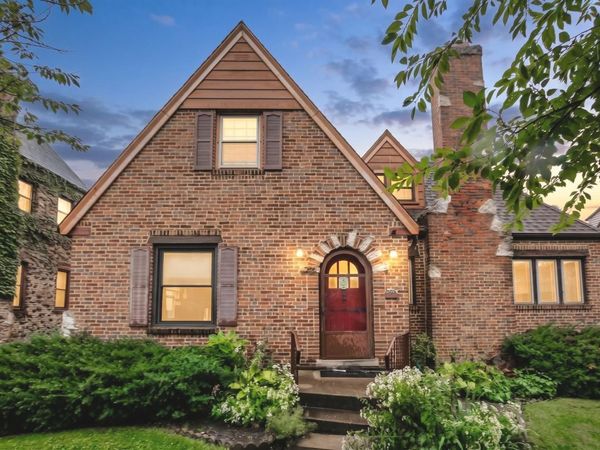 229 East Avenue, Park Ridge, IL 60068