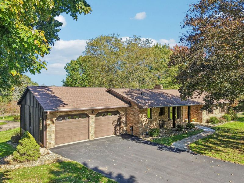 3055 Townsend Street NW, Uniontown, OH 44685 Photo 2