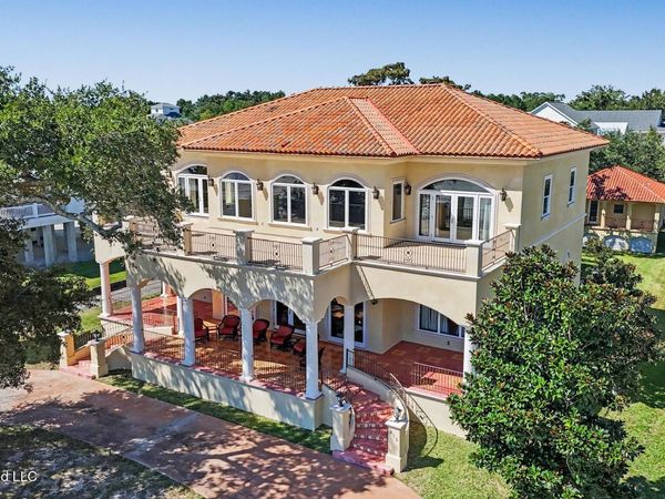 815 N Beach Boulevard, Waveland, MS 39576
