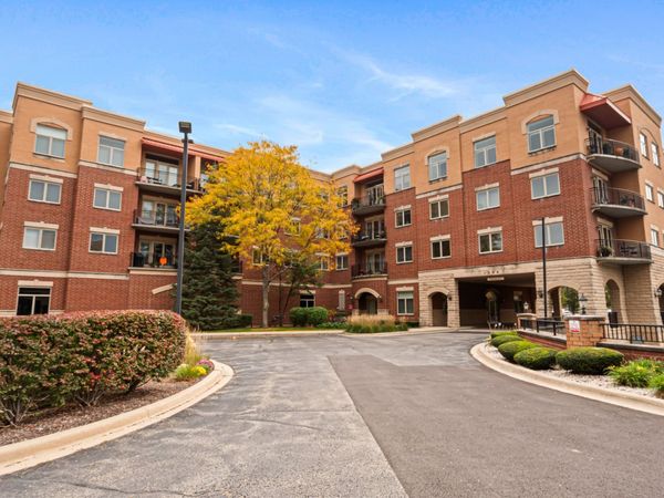 1200 N Foxdale Drive , Unit 110, Addison, IL 60101