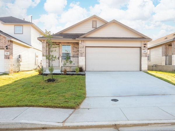 148 CHIPPING ALY, Floresville, TX 78114