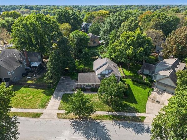2305 W 120th Terrace, Leawood, KS 66209