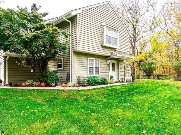 9 Pelican Point, Hampton, NJ 07860