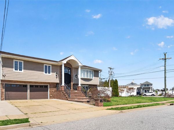 101 Jetmore Place , Massapequa, NY 11758