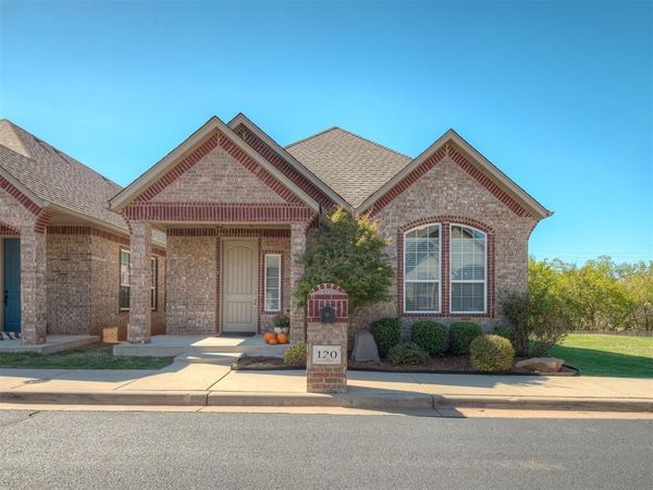 120 Rue De Montserrat , Norman, OK 73071