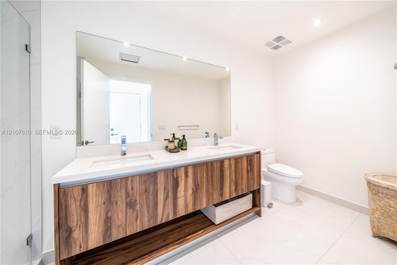 9901 W Bay Harbor Dr , Unit 705, Bay Harbor Islands, FL 33154 Photo