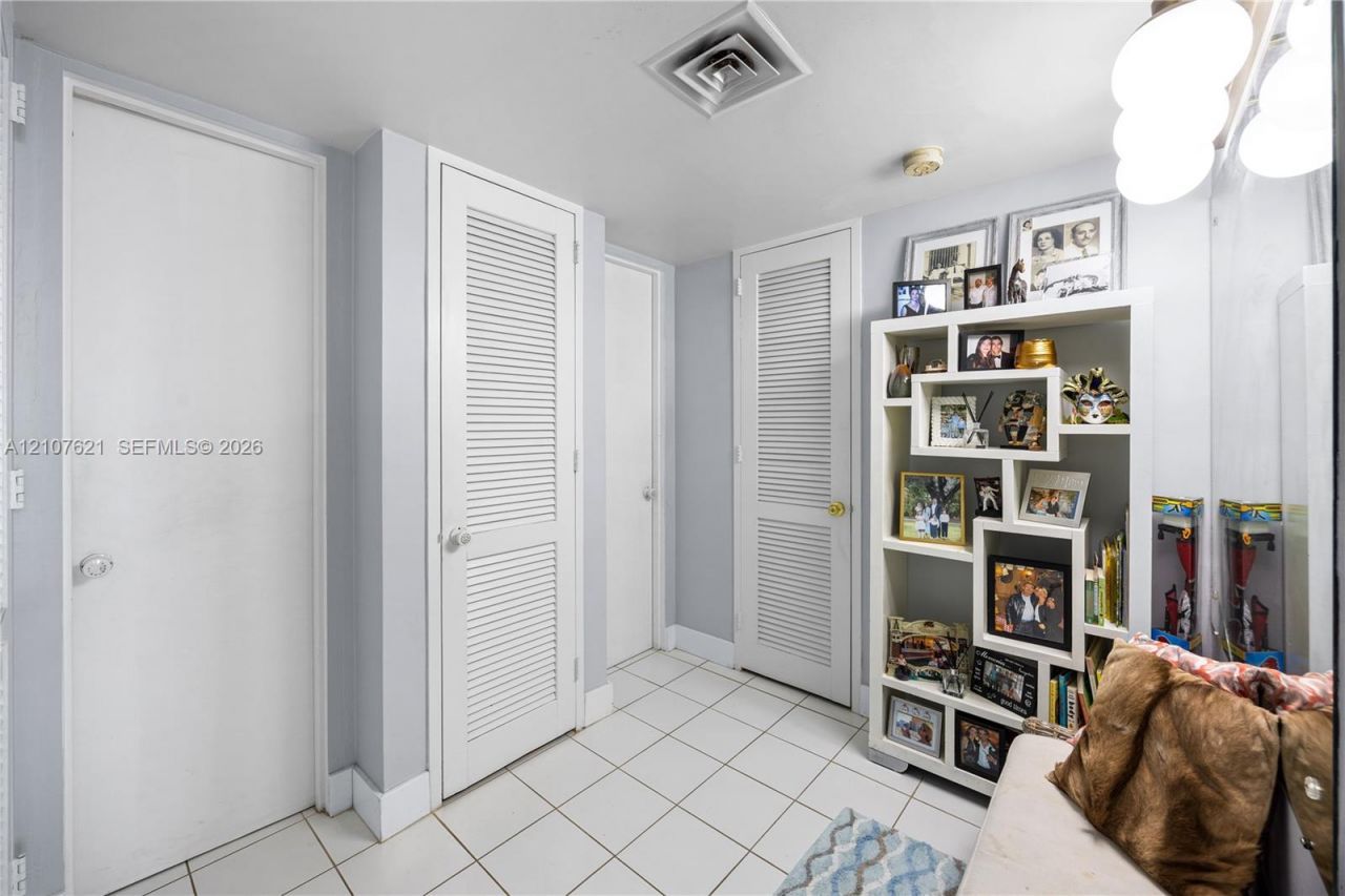 5055 Collins Ave , Unit 5N, Miami Beach, FL 33140 Photo