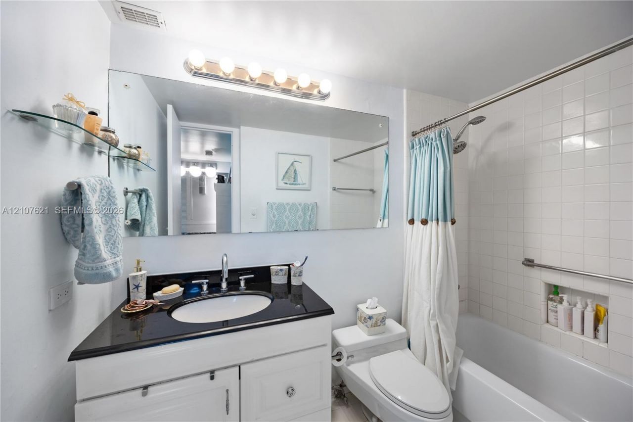 5055 Collins Ave , Unit 5N, Miami Beach, FL 33140 Photo