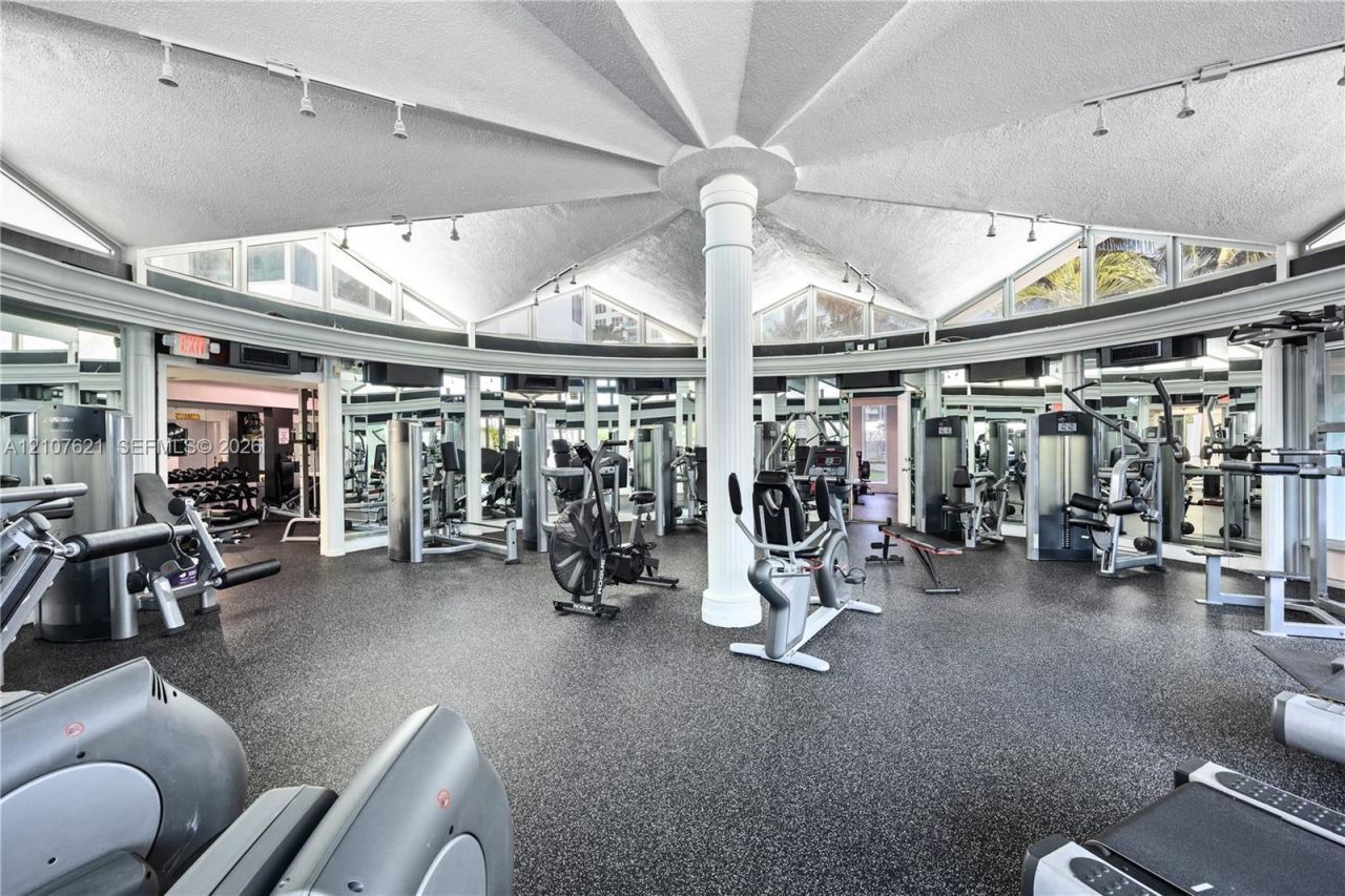 5055 Collins Ave , Unit 5N, Miami Beach, FL 33140 Photo