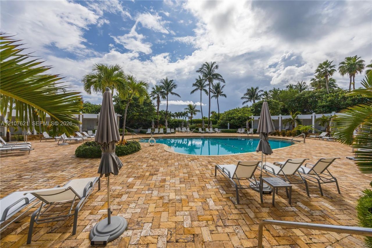 5055 Collins Ave , Unit 5N, Miami Beach, FL 33140 Photo