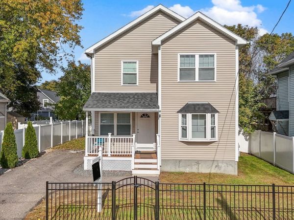 11 Blossom St, Lowell, MA 01852