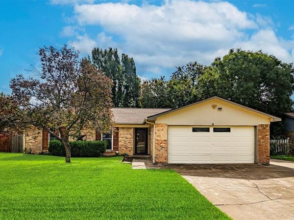 1620 Edge Hill Road, Benbrook, TX 76126