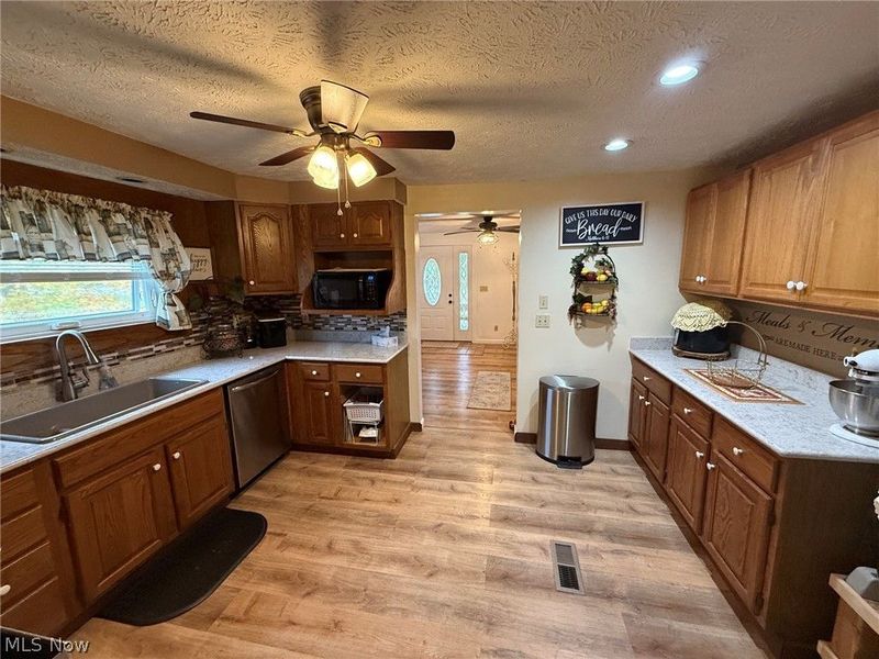 15911 Gar Highway, Montville, OH 44064 Photo 10