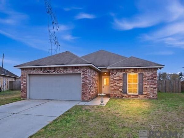 11371 Rossow Ct, Denham Springs, LA 70726
