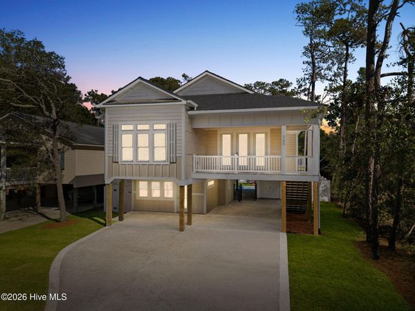 324 NE 41st Street, Oak Island, NC 28465